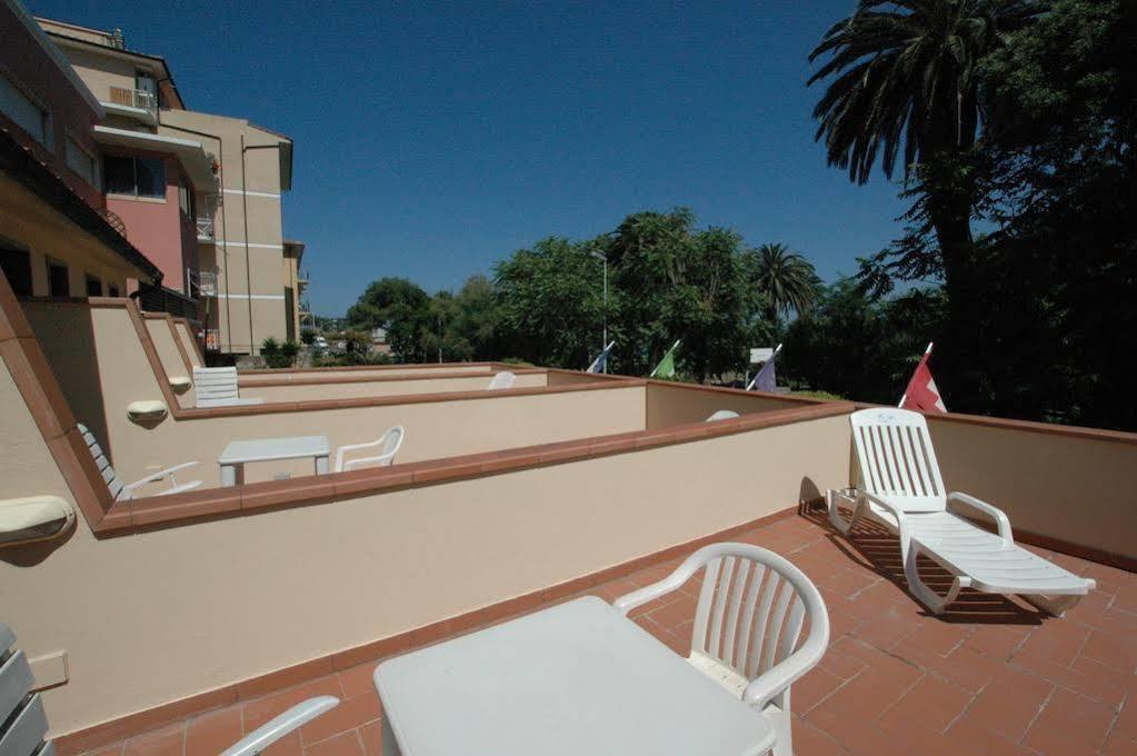 פורטופראיו Hotel Crystal מראה חיצוני תמונה